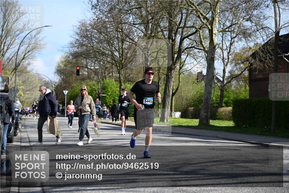 12.04.2026 - 45. Internationalen Wilhelmsburger Insellauf J. Mangold http://msf.ph/oto/9462519 12.04.2026 10:49:36 Ziel 4715, 2392, 3036, 2048, 3357, 2655, 5441, 3546, 2618, 2176, 2054, 2054, 3329, 3459, 4855, 4929, 4634, 3186, 3326, 3556, 3228, 5041, 5033 meine-sportfotos.de