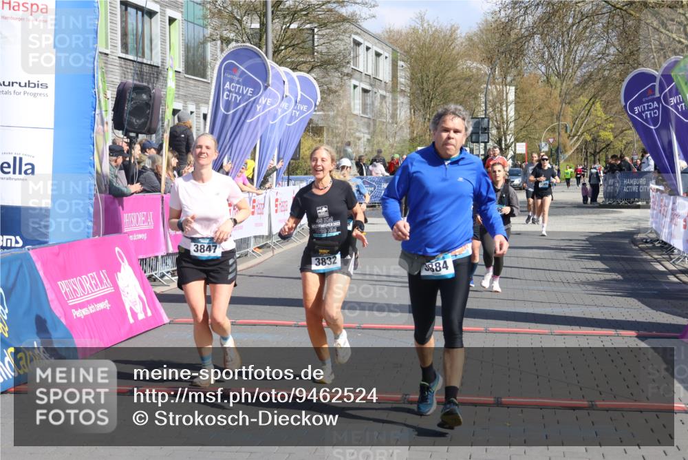 12.04.2026 - 45. Internationalen Wilhelmsburger Insellauf Strokosch-Dieckow http://msf.ph/oto/9462524 12.04.2026 11:10:59 Ziel 2346, 3884, 3847, 3832, 2199, 3715, 2585, 4334 meine-sportfotos.de