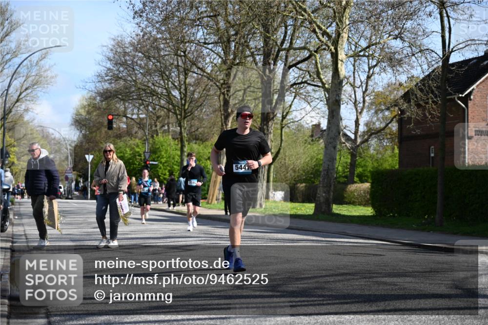 12.04.2026 - 45. Internationalen Wilhelmsburger Insellauf J. Mangold http://msf.ph/oto/9462525 12.04.2026 10:49:37 Ziel 4715, 2392, 3036, 2048, 3357, 2655, 5441, 3546, 2618, 2176, 2054, 3329, 3459, 4855, 4929, 4929, 4634, 3186, 3326, 3556, 3228, 5041, 5033, 4435 meine-sportfotos.de