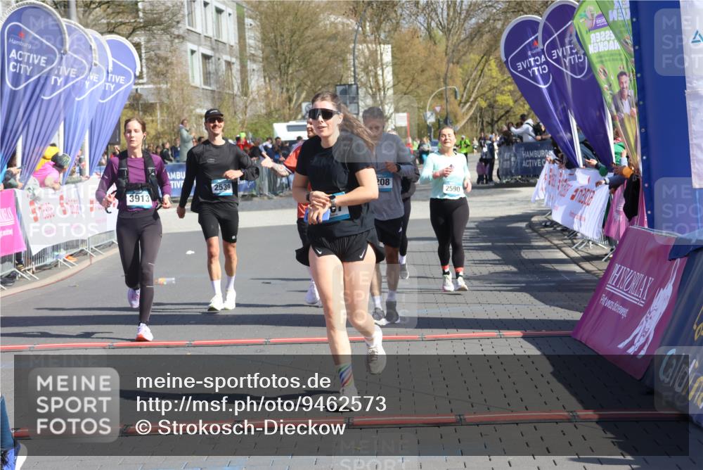 12.04.2026 - 45. Internationalen Wilhelmsburger Insellauf Strokosch-Dieckow http://msf.ph/oto/9462573 12.04.2026 11:11:07 Ziel 2585, 4334, 3507, 3913, 2208, 2539, 2513, 2590, 2576 meine-sportfotos.de