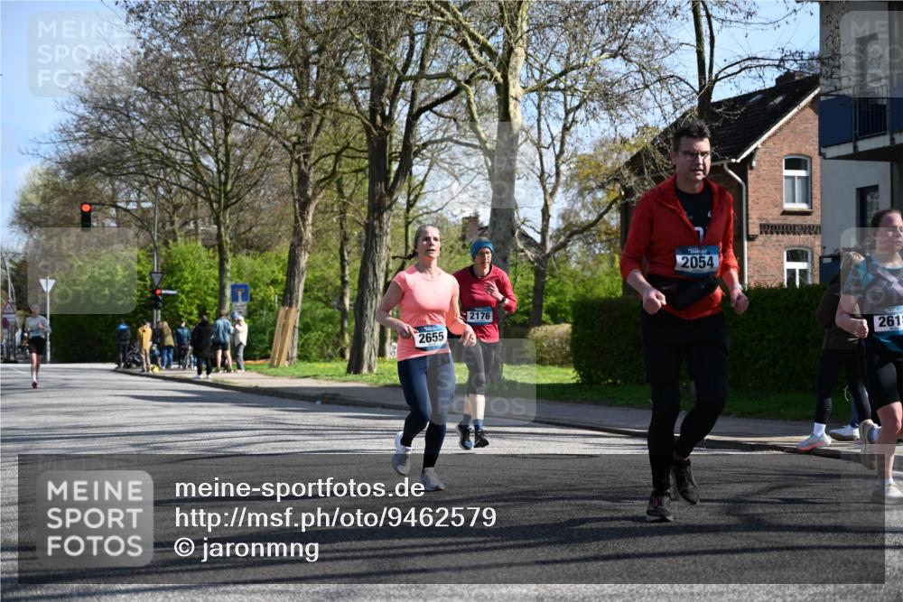 12.04.2026 - 45. Internationalen Wilhelmsburger Insellauf J. Mangold http://msf.ph/oto/9462579 12.04.2026 10:49:43 Ziel 3036, 2048, 3357, 2655, 5441, 3546, 2618, 2176, 2054, 3329, 3459, 4855, 4929, 4634, 4634, 3186, 3326, 3556, 3228, 5041, 5033, 4435, 2720, 3234, 3855 meine-sportfotos.de
