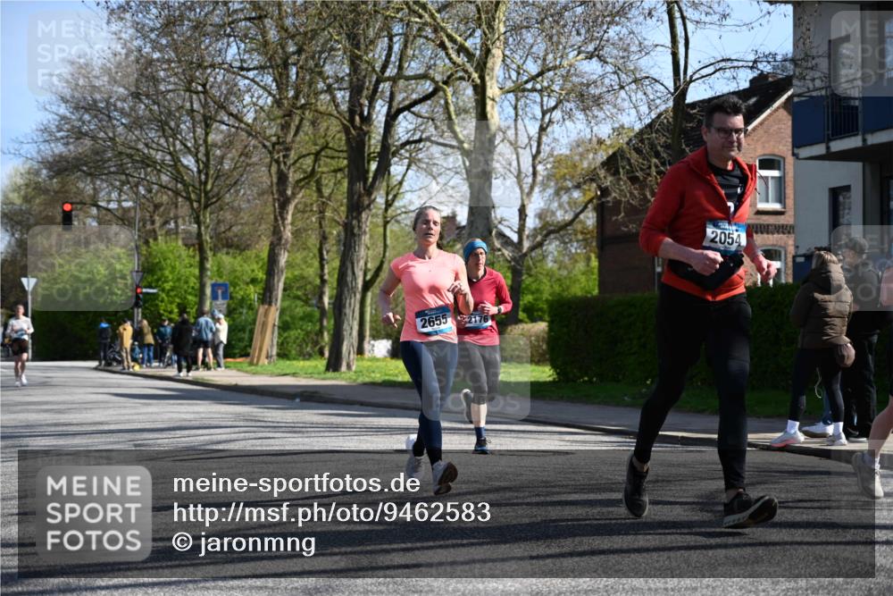 12.04.2026 - 45. Internationalen Wilhelmsburger Insellauf J. Mangold http://msf.ph/oto/9462583 12.04.2026 10:49:43 Ziel 3036, 2048, 3357, 2655, 5441, 3546, 2618, 2176, 2054, 3329, 3459, 4855, 4929, 4634, 4634, 3186, 3326, 3556, 3228, 5041, 5033, 4435, 2720, 3234, 3855 meine-sportfotos.de