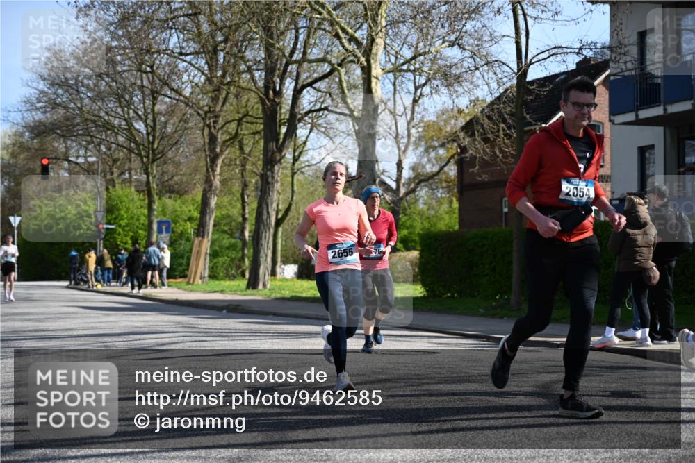 12.04.2026 - 45. Internationalen Wilhelmsburger Insellauf J. Mangold http://msf.ph/oto/9462585 12.04.2026 10:49:43 Ziel 3036, 2048, 3357, 2655, 5441, 3546, 2618, 2176, 2054, 3329, 3459, 4855, 4929, 4634, 4634, 3186, 3326, 3556, 3228, 5041, 5033, 4435, 2720, 3234, 3855 meine-sportfotos.de