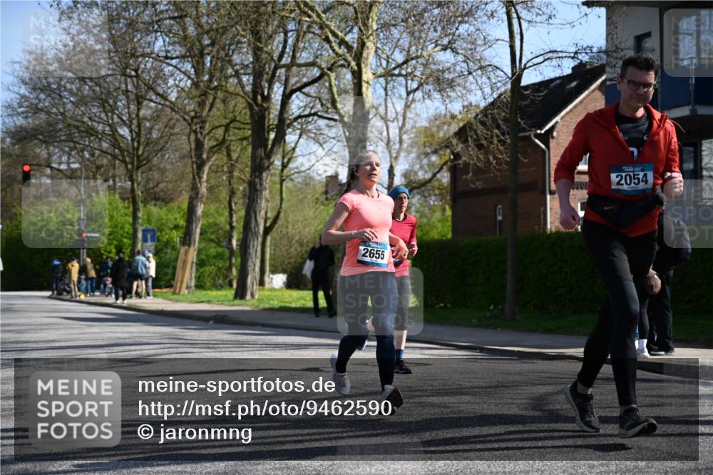 12.04.2026 - 45. Internationalen Wilhelmsburger Insellauf J. Mangold http://msf.ph/oto/9462590 12.04.2026 10:49:43 Ziel 3036, 2048, 3357, 2655, 5441, 3546, 2618, 2176, 2054, 3329, 3459, 4855, 4929, 4634, 4634, 3186, 3326, 3556, 3228, 5041, 5033, 4435, 2720, 3234, 3855 meine-sportfotos.de