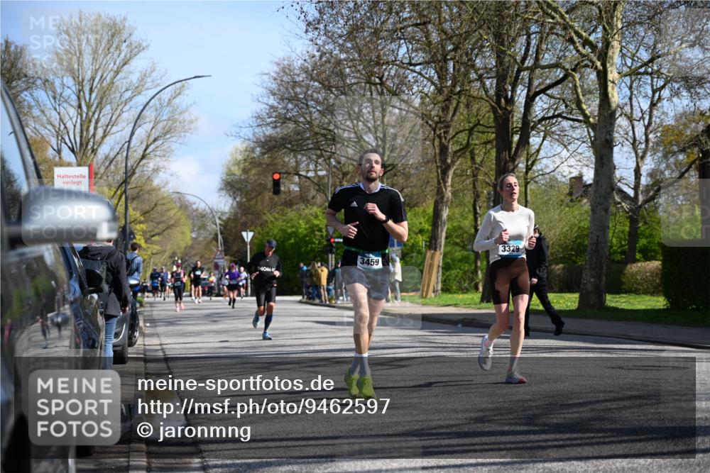 12.04.2026 - 45. Internationalen Wilhelmsburger Insellauf J. Mangold http://msf.ph/oto/9462597 12.04.2026 10:49:50 Ziel 2655, 5441, 3546, 2618, 2176, 2054, 3329, 3459, 4855, 4929, 4634, 3186, 3326, 3556, 3228, 5041, 5033, 4435, 2720, 2720, 3234, 3855, 2154, 3608 meine-sportfotos.de