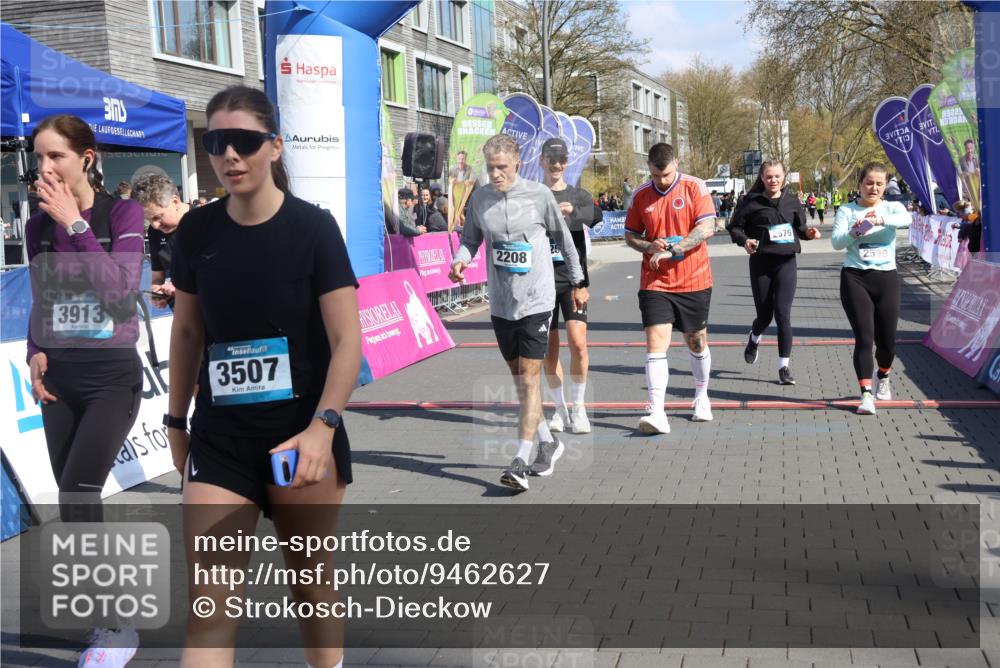 12.04.2026 - 45. Internationalen Wilhelmsburger Insellauf Strokosch-Dieckow http://msf.ph/oto/9462627 12.04.2026 11:11:12 Ziel 3913, 2208, 2539, 2513, 2590, 2576 meine-sportfotos.de