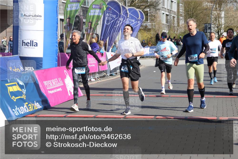 12.04.2026 - 45. Internationalen Wilhelmsburger Insellauf Strokosch-Dieckow http://msf.ph/oto/9462636 12.04.2026 10:52:45 Ziel 3852, 2239, 2256, 2255, 5501, 5574, 4710 meine-sportfotos.de