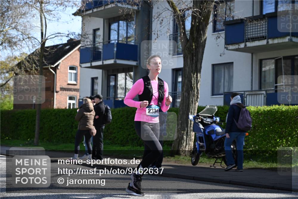 12.04.2026 - 45. Internationalen Wilhelmsburger Insellauf J. Mangold http://msf.ph/oto/9462637 12.04.2026 10:49:55 Ziel 2618, 2176, 2054, 3329, 3459, 4855, 4929, 4634, 4634, 3186, 3326, 3556, 3228, 5041, 5033, 4435, 2720, 3234, 3855, 2154, 3608 meine-sportfotos.de