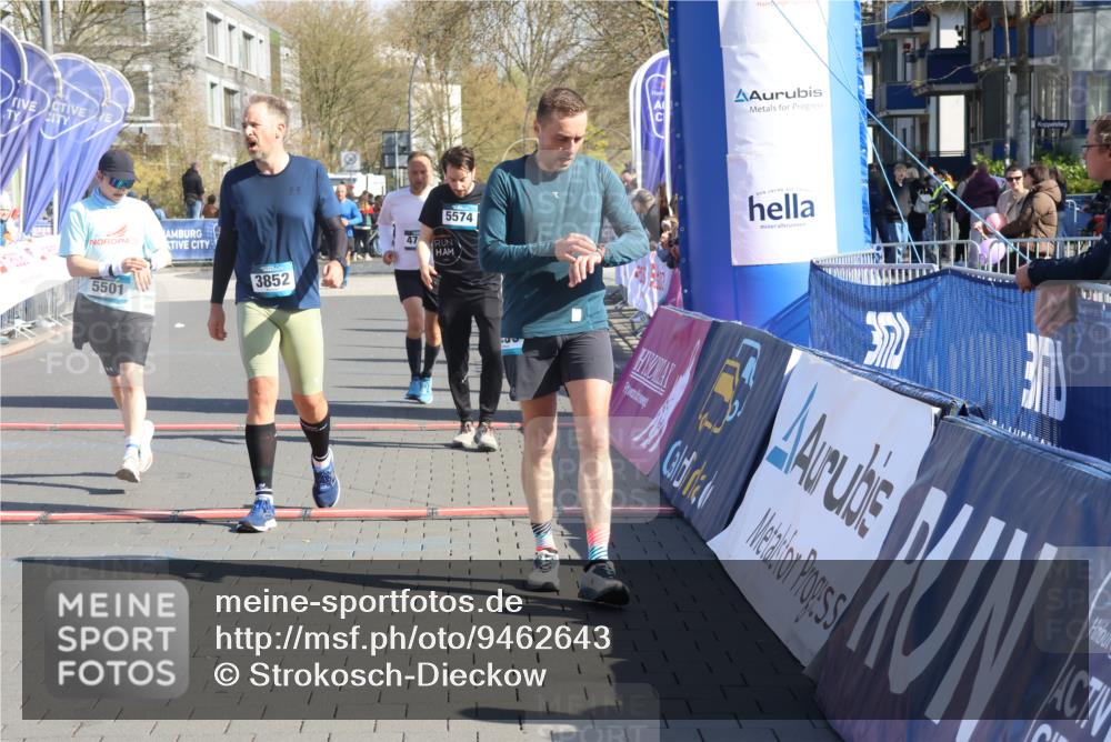 12.04.2026 - 45. Internationalen Wilhelmsburger Insellauf Strokosch-Dieckow http://msf.ph/oto/9462643 12.04.2026 10:52:46 Ziel 3852, 2239, 2256, 2255, 5501, 5574, 4710 meine-sportfotos.de