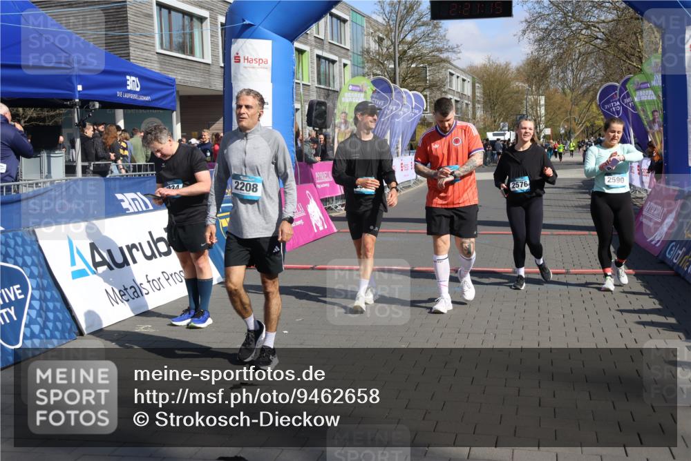 12.04.2026 - 45. Internationalen Wilhelmsburger Insellauf Strokosch-Dieckow http://msf.ph/oto/9462658 12.04.2026 11:11:13 Ziel 3913, 2208, 2539, 2513, 2590, 2576 meine-sportfotos.de