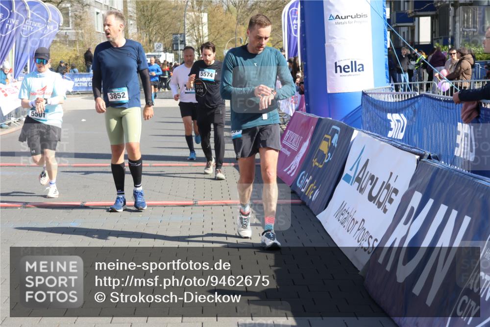 12.04.2026 - 45. Internationalen Wilhelmsburger Insellauf Strokosch-Dieckow http://msf.ph/oto/9462675 12.04.2026 10:52:46 Ziel 3852, 2239, 2256, 2255, 5501, 5574, 4710 meine-sportfotos.de