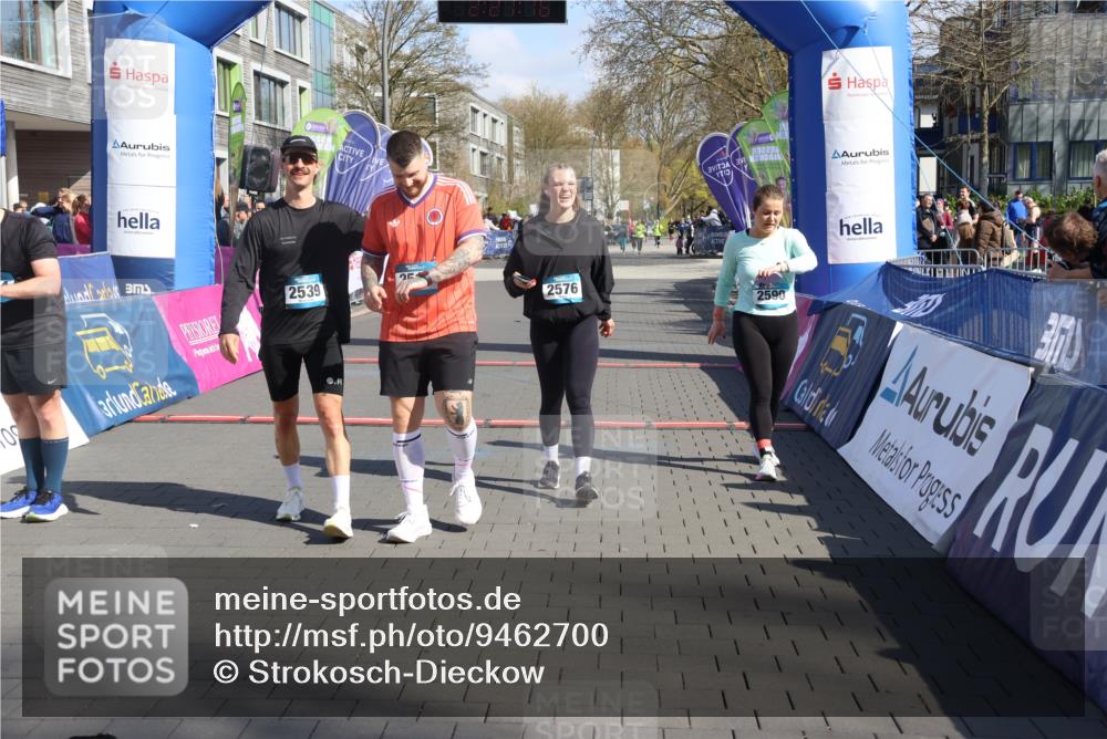 12.04.2026 - 45. Internationalen Wilhelmsburger Insellauf Strokosch-Dieckow http://msf.ph/oto/9462700 12.04.2026 11:11:14 Ziel 2539, 2513, 2590, 2576 meine-sportfotos.de