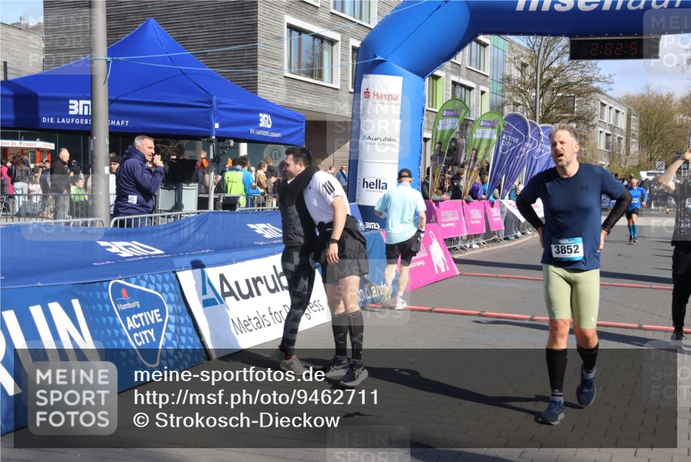 12.04.2026 - 45. Internationalen Wilhelmsburger Insellauf Strokosch-Dieckow http://msf.ph/oto/9462711 12.04.2026 10:52:49 Ziel 2256, 2255, 5501, 5574, 4710 meine-sportfotos.de