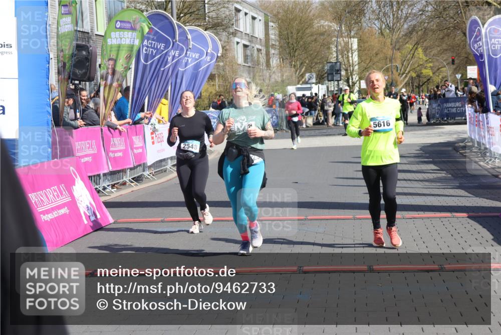 12.04.2026 - 45. Internationalen Wilhelmsburger Insellauf Strokosch-Dieckow http://msf.ph/oto/9462733 12.04.2026 11:11:30 Ziel 2320, 5616, 2548 meine-sportfotos.de