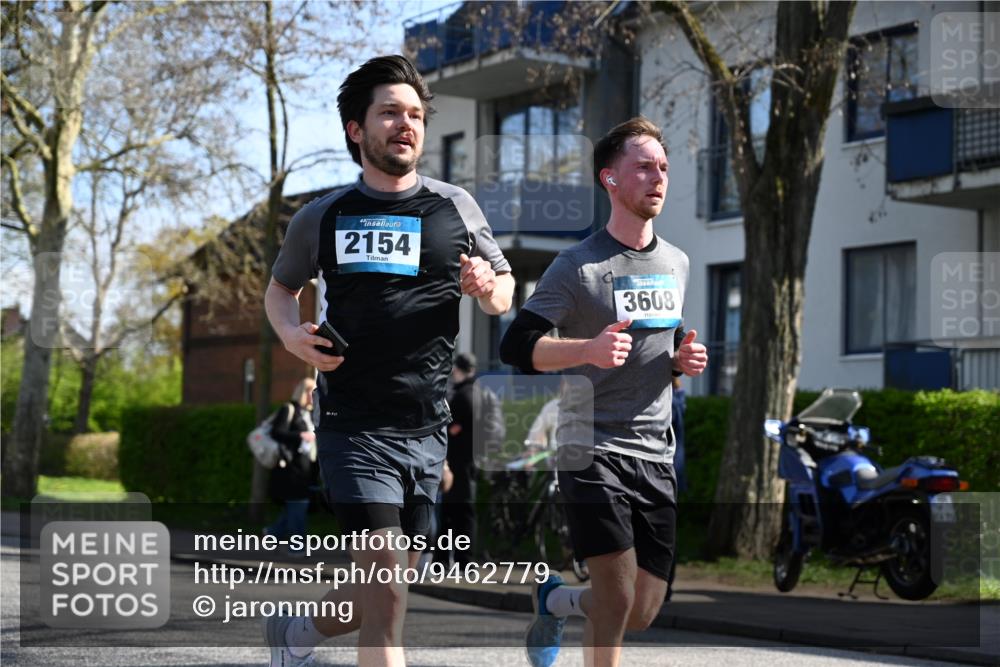12.04.2026 - 45. Internationalen Wilhelmsburger Insellauf J. Mangold http://msf.ph/oto/9462779 12.04.2026 10:50:26 Ziel 4435, 2720, 3234, 3855, 2154, 3608, 4903, 2496, 2198, 2197, 3039, 3550, 4659, 2935, 5823 meine-sportfotos.de