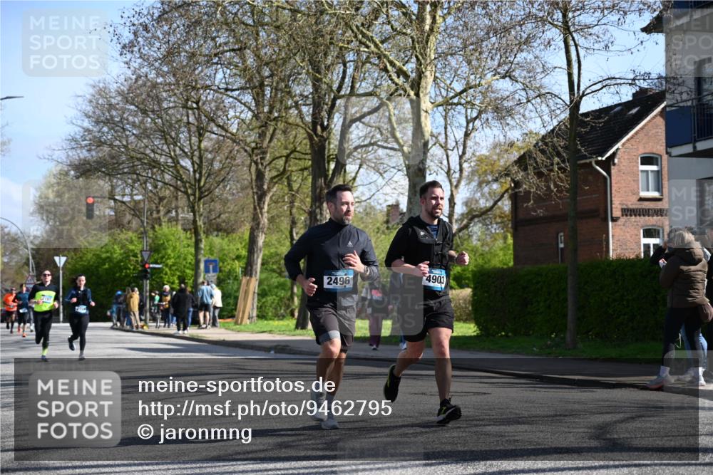 12.04.2026 - 45. Internationalen Wilhelmsburger Insellauf J. Mangold http://msf.ph/oto/9462795 12.04.2026 10:50:39 Ziel 4903, 2496, 2198, 2197, 3039, 3550, 4659, 2935, 5823, 2762, 2762, 5618, 4756, 2506, 3996, 5608, 2598 meine-sportfotos.de