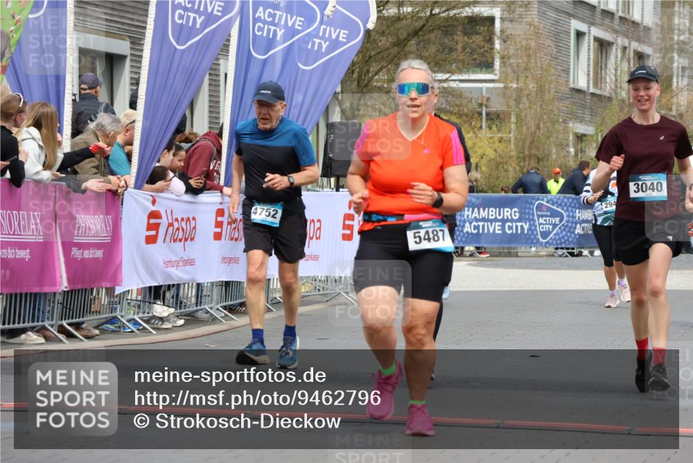 12.04.2026 - 45. Internationalen Wilhelmsburger Insellauf Strokosch-Dieckow http://msf.ph/oto/9462796 12.04.2026 13:17:22 Ziel 5487, 3040, 4752 meine-sportfotos.de