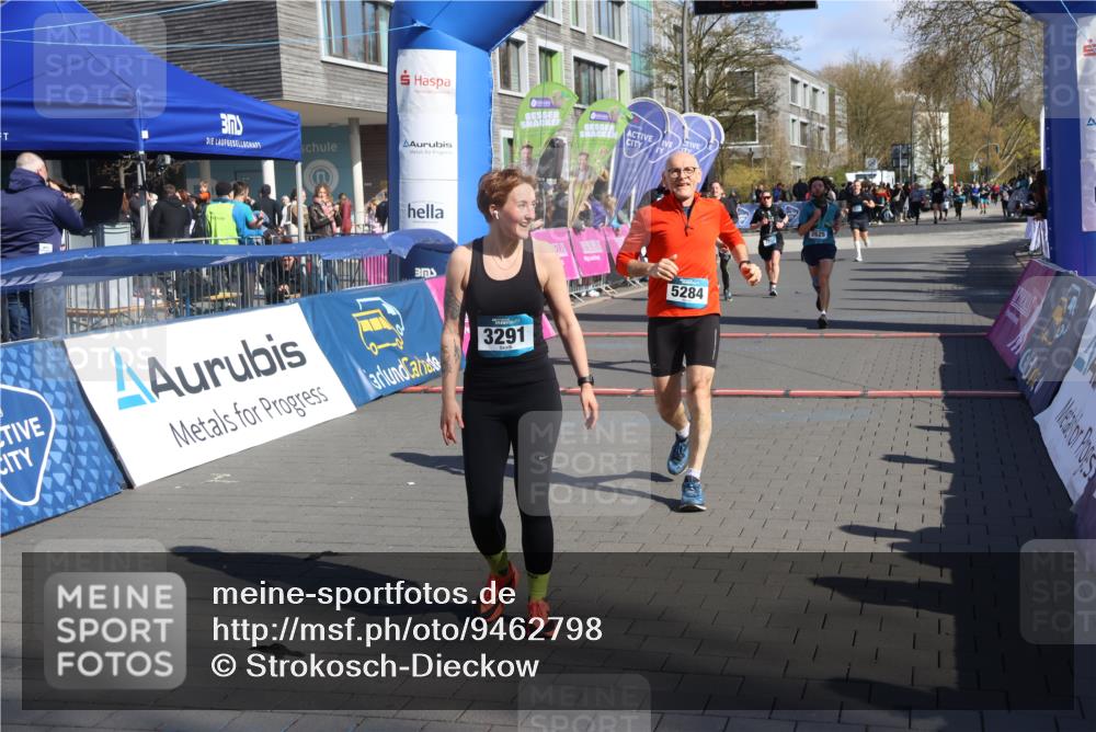 12.04.2026 - 45. Internationalen Wilhelmsburger Insellauf Strokosch-Dieckow http://msf.ph/oto/9462798 12.04.2026 10:53:02 Ziel 3291, 5284, 3577, 2625, 4008, 3237 meine-sportfotos.de