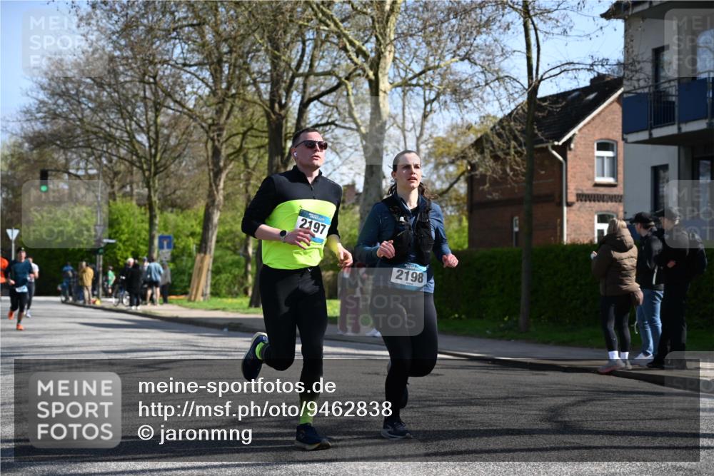 12.04.2026 - 45. Internationalen Wilhelmsburger Insellauf J. Mangold http://msf.ph/oto/9462838 12.04.2026 10:50:44 Ziel 4903, 2496, 2198, 2197, 3039, 3550, 4659, 2935, 5823, 2762, 5618, 4756, 2506, 3996, 5608, 2598, 3049, 4263 meine-sportfotos.de