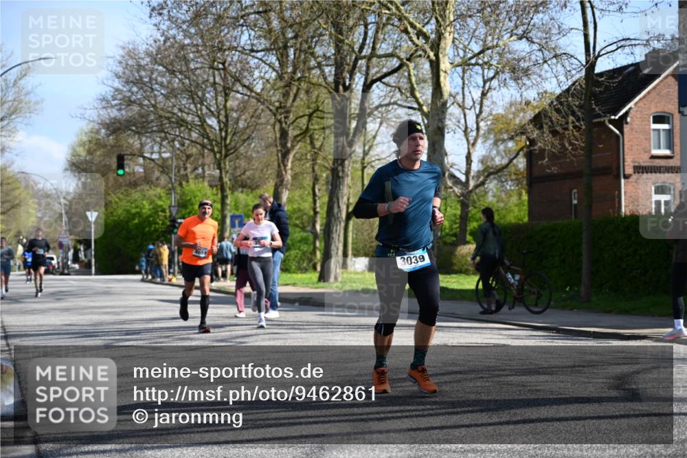 12.04.2026 - 45. Internationalen Wilhelmsburger Insellauf J. Mangold http://msf.ph/oto/9462861 12.04.2026 10:50:51 Ziel 2198, 2197, 3039, 3550, 4659, 2935, 5823, 2762, 2762, 5618, 4756, 2506, 3996, 5608, 2598, 2598, 3049, 4263, 5769, 3572 meine-sportfotos.de