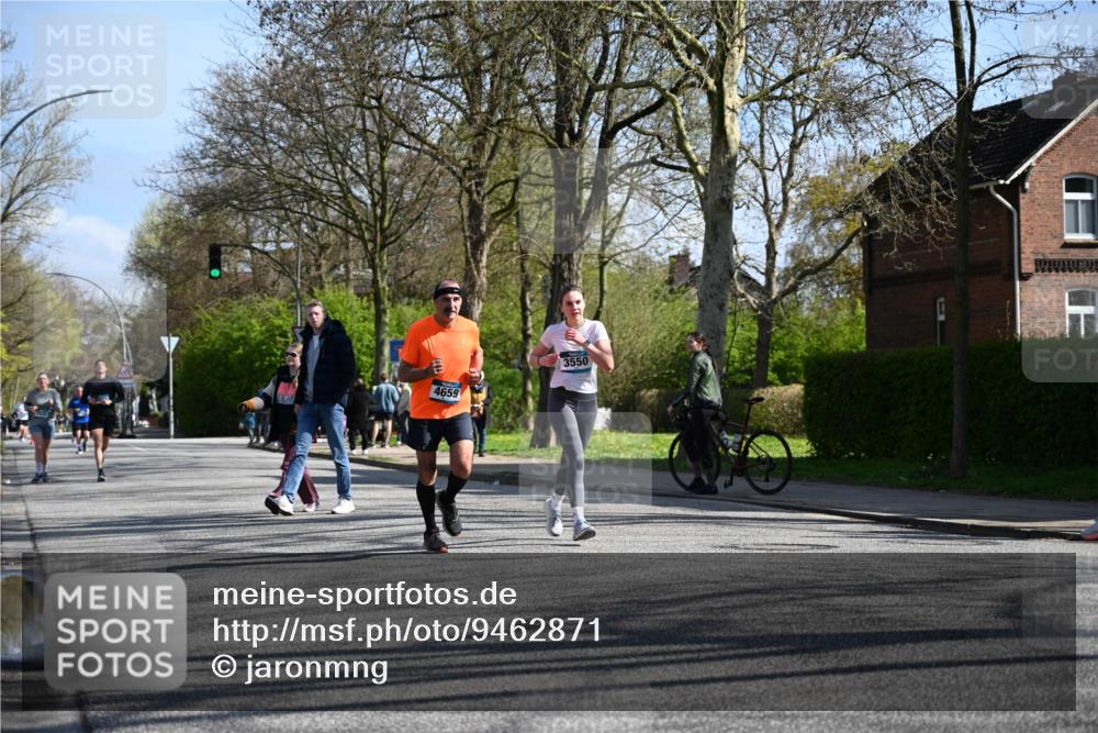 12.04.2026 - 45. Internationalen Wilhelmsburger Insellauf J. Mangold http://msf.ph/oto/9462871 12.04.2026 10:50:52 Ziel 2198, 2197, 3039, 3550, 4659, 2935, 5823, 2762, 5618, 4756, 2506, 3996, 5608, 2598, 3049, 4263, 5769, 3572 meine-sportfotos.de
