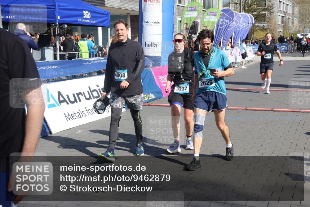 12.04.2026 - 45. Internationalen Wilhelmsburger Insellauf Strokosch-Dieckow http://msf.ph/oto/9462879 12.04.2026 10:53:08 Ziel 2625, 4008, 3237, 5727 meine-sportfotos.de