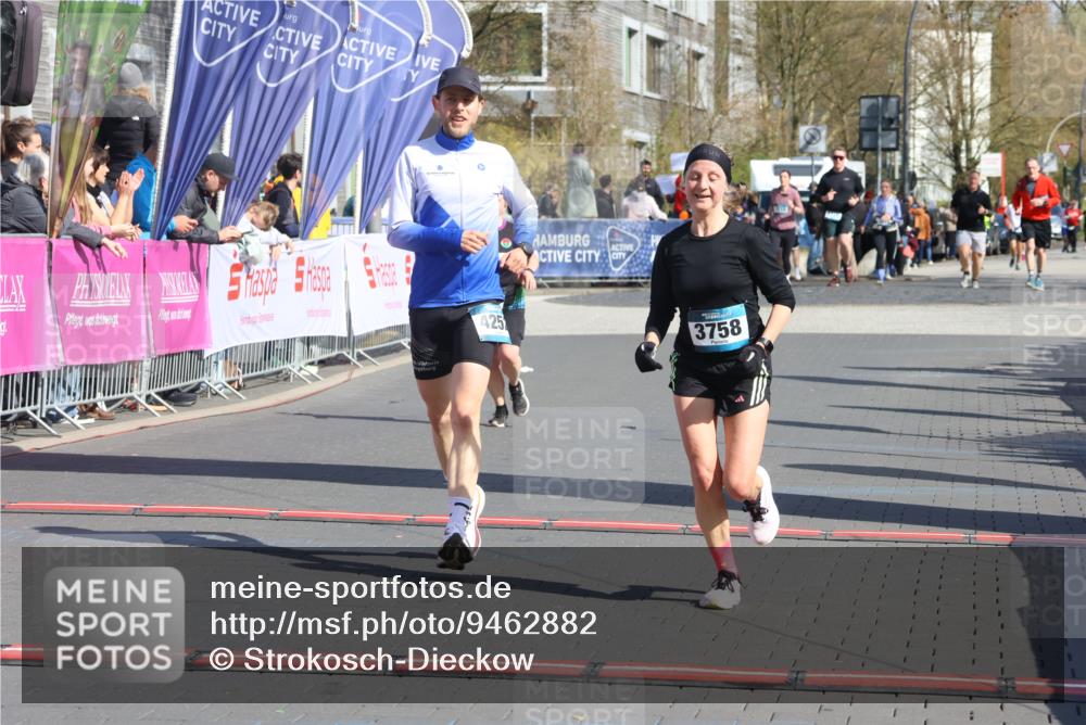 12.04.2026 - 45. Internationalen Wilhelmsburger Insellauf Strokosch-Dieckow http://msf.ph/oto/9462882 12.04.2026 11:11:53 Ziel 3758, 4252, 4744 meine-sportfotos.de