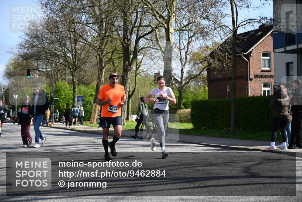 12.04.2026 - 45. Internationalen Wilhelmsburger Insellauf J. Mangold http://msf.ph/oto/9462884 12.04.2026 10:50:53 Ziel 2198, 2197, 3039, 3550, 4659, 2935, 5823, 2762, 5618, 4756, 2506, 3996, 5608, 2598, 3049, 3049, 4263, 5769, 3572, 4503 meine-sportfotos.de