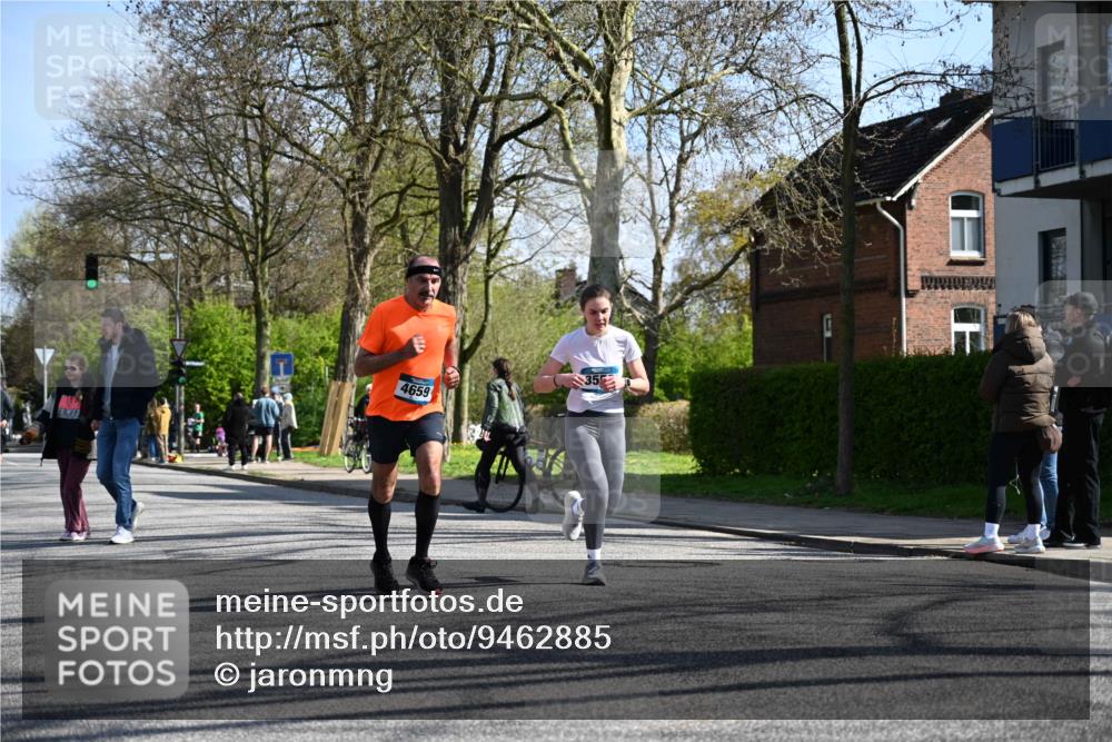 12.04.2026 - 45. Internationalen Wilhelmsburger Insellauf J. Mangold http://msf.ph/oto/9462885 12.04.2026 10:50:53 Ziel 2198, 2197, 3039, 3550, 4659, 2935, 5823, 2762, 5618, 4756, 2506, 3996, 5608, 2598, 3049, 3049, 4263, 5769, 3572, 4503 meine-sportfotos.de