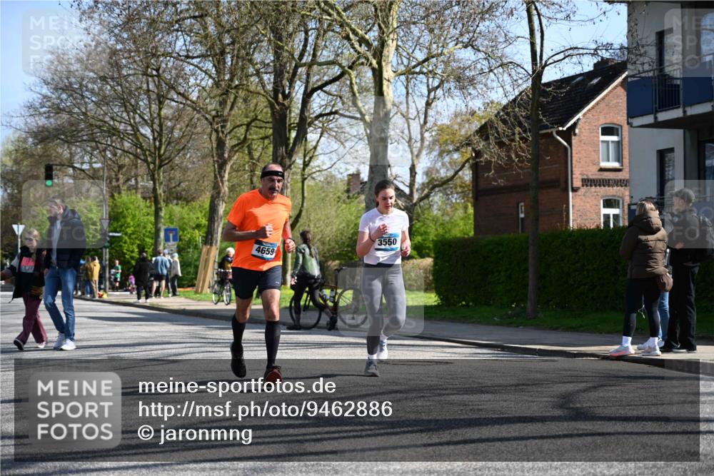 12.04.2026 - 45. Internationalen Wilhelmsburger Insellauf J. Mangold http://msf.ph/oto/9462886 12.04.2026 10:50:53 Ziel 2198, 2197, 3039, 3550, 4659, 2935, 5823, 2762, 5618, 4756, 2506, 3996, 5608, 2598, 3049, 3049, 4263, 5769, 3572, 4503 meine-sportfotos.de