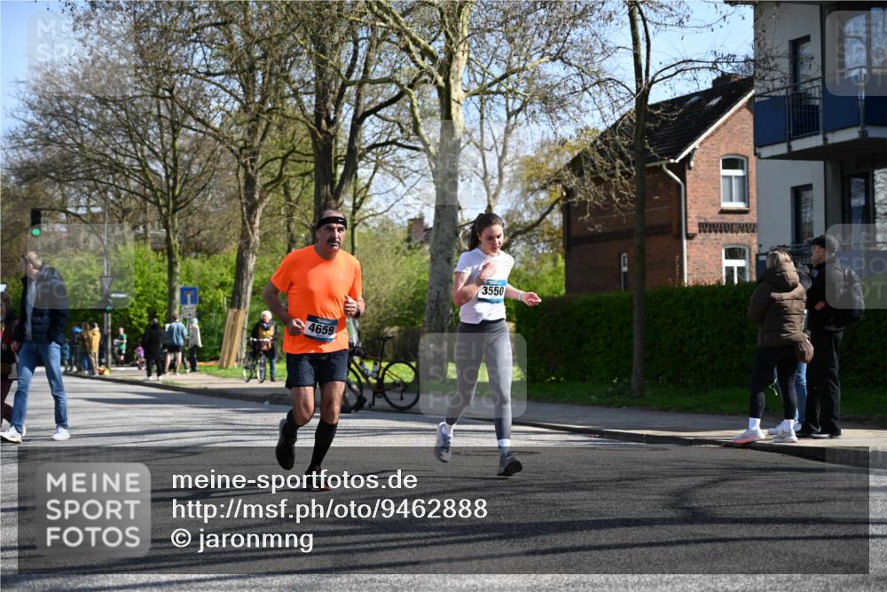 12.04.2026 - 45. Internationalen Wilhelmsburger Insellauf J. Mangold http://msf.ph/oto/9462888 12.04.2026 10:50:53 Ziel 2198, 2197, 3039, 3550, 4659, 2935, 5823, 2762, 5618, 4756, 2506, 3996, 5608, 2598, 3049, 3049, 4263, 5769, 3572, 4503 meine-sportfotos.de