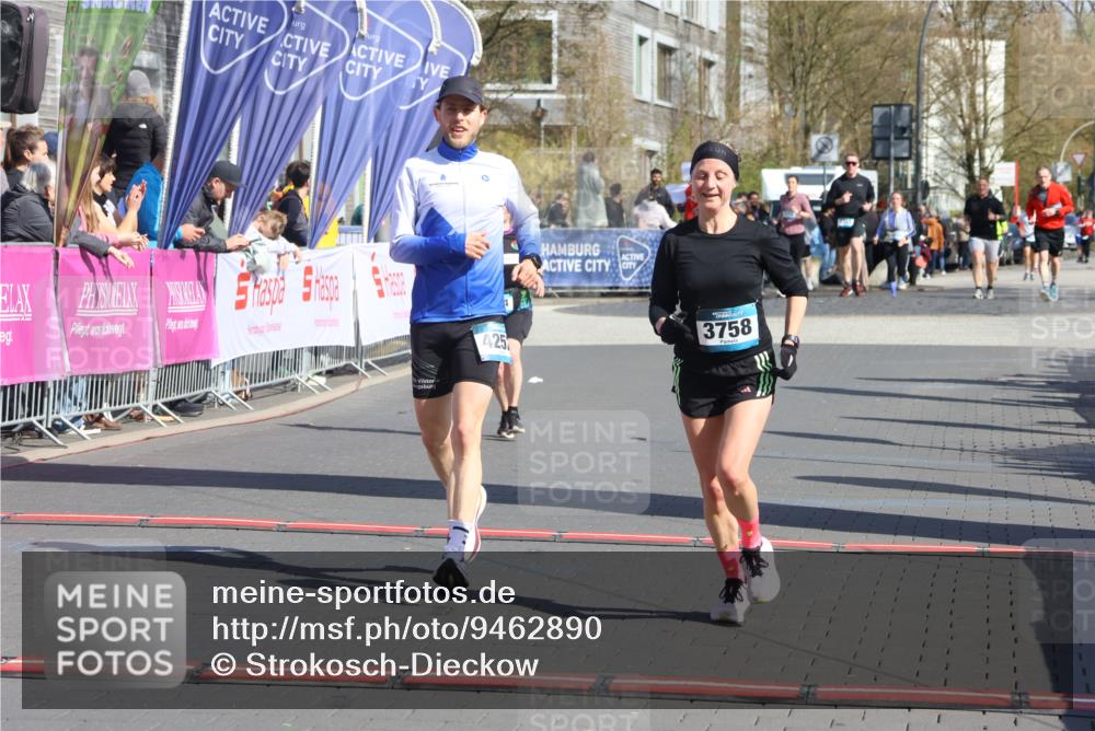 12.04.2026 - 45. Internationalen Wilhelmsburger Insellauf Strokosch-Dieckow http://msf.ph/oto/9462890 12.04.2026 11:11:53 Ziel 3758, 4252, 4744 meine-sportfotos.de