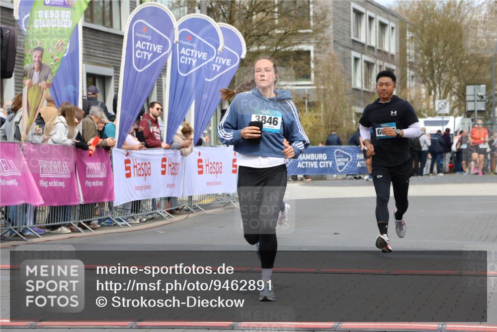 12.04.2026 - 45. Internationalen Wilhelmsburger Insellauf Strokosch-Dieckow http://msf.ph/oto/9462891 12.04.2026 13:17:11 Ziel 3704, 3846, 2316 meine-sportfotos.de
