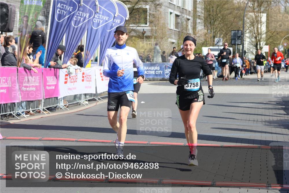 12.04.2026 - 45. Internationalen Wilhelmsburger Insellauf Strokosch-Dieckow http://msf.ph/oto/9462898 12.04.2026 11:11:53 Ziel 3758, 4252, 4744 meine-sportfotos.de