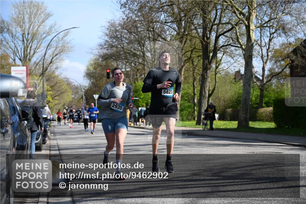 12.04.2026 - 45. Internationalen Wilhelmsburger Insellauf J. Mangold http://msf.ph/oto/9462902 12.04.2026 10:50:59 Ziel 3039, 3550, 4659, 2935, 5823, 2762, 5618, 4756, 2506, 4756, 2506, 3996, 5608, 2598, 3049, 4263, 5769, 3572, 4503 meine-sportfotos.de