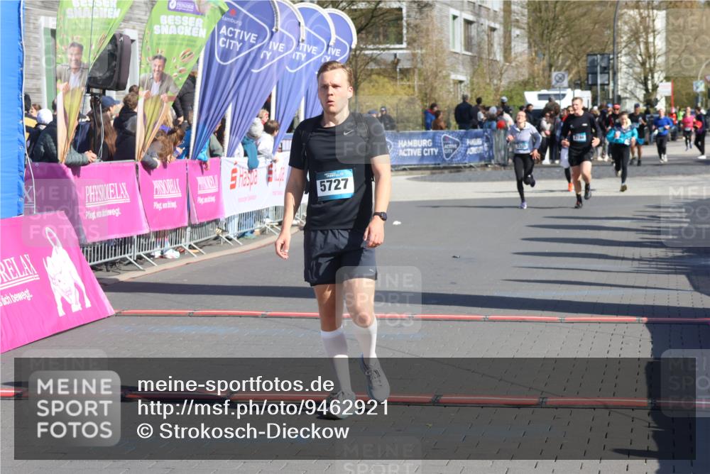 12.04.2026 - 45. Internationalen Wilhelmsburger Insellauf Strokosch-Dieckow http://msf.ph/oto/9462921 12.04.2026 10:53:10 Ziel 3237, 5727 meine-sportfotos.de