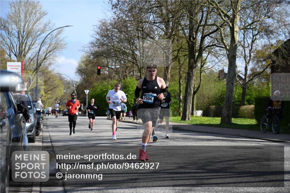 12.04.2026 - 45. Internationalen Wilhelmsburger Insellauf J. Mangold http://msf.ph/oto/9462927 12.04.2026 10:51:11 Ziel 2935, 5823, 2762, 5618, 4756, 2506, 3996, 5608, 2598, 3049, 4263, 5769, 3572, 4503, 3183, 3567, 2729, 5553, 2837, 4541, 2432 meine-sportfotos.de