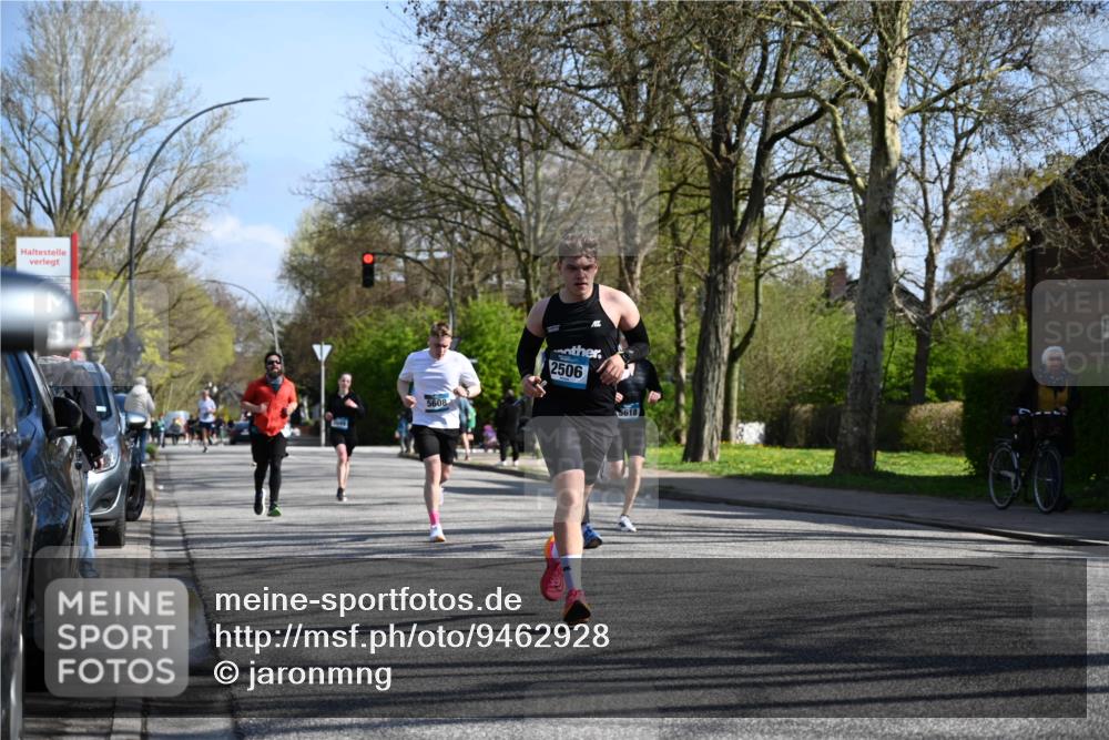 12.04.2026 - 45. Internationalen Wilhelmsburger Insellauf J. Mangold http://msf.ph/oto/9462928 12.04.2026 10:51:12 Ziel 2935, 5823, 2762, 5618, 4756, 2506, 3996, 5608, 2598, 3049, 4263, 5769, 3572, 4503, 3183, 3567, 2729, 5553, 2837, 4541, 2432 meine-sportfotos.de