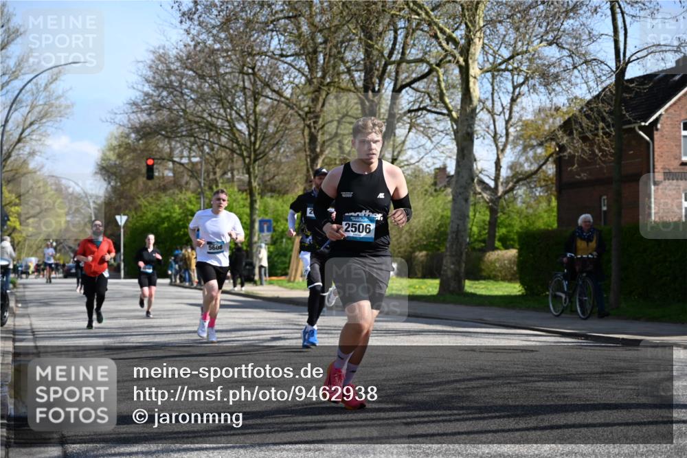 12.04.2026 - 45. Internationalen Wilhelmsburger Insellauf J. Mangold http://msf.ph/oto/9462938 12.04.2026 10:51:12 Ziel 2935, 5823, 2762, 5618, 4756, 2506, 3996, 5608, 2598, 3049, 4263, 5769, 3572, 4503, 3183, 3567, 2729, 5553, 2837, 4541, 2432 meine-sportfotos.de