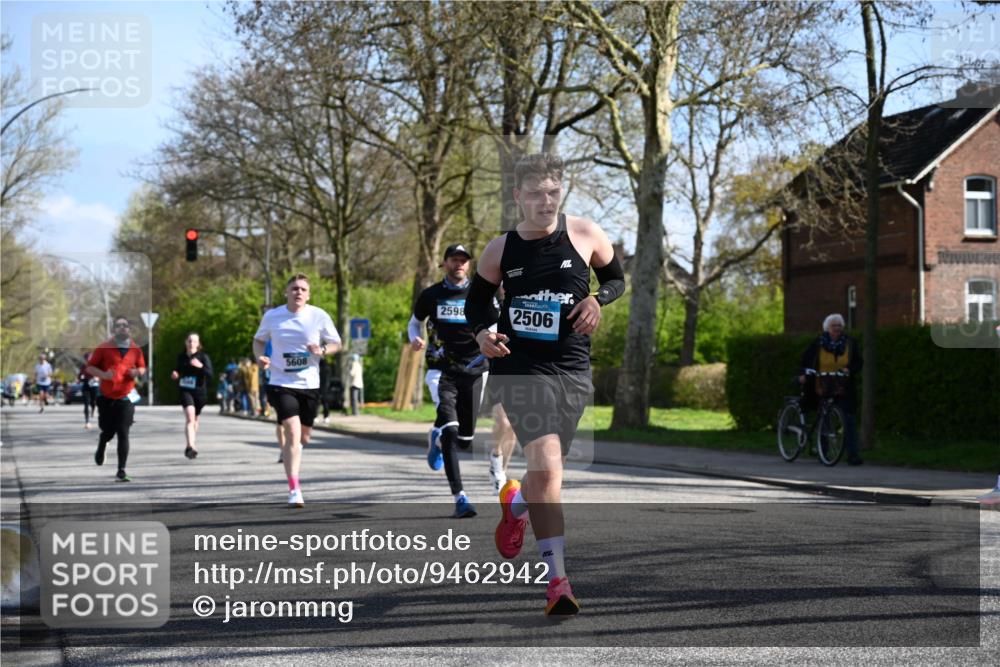 12.04.2026 - 45. Internationalen Wilhelmsburger Insellauf J. Mangold http://msf.ph/oto/9462942 12.04.2026 10:51:12 Ziel 2935, 5823, 2762, 5618, 4756, 2506, 3996, 5608, 2598, 3049, 4263, 5769, 3572, 4503, 3183, 3567, 2729, 5553, 2837, 4541, 2432 meine-sportfotos.de
