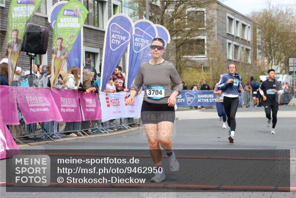 12.04.2026 - 45. Internationalen Wilhelmsburger Insellauf Strokosch-Dieckow http://msf.ph/oto/9462950 12.04.2026 13:17:09 Ziel 3704, 3846 meine-sportfotos.de