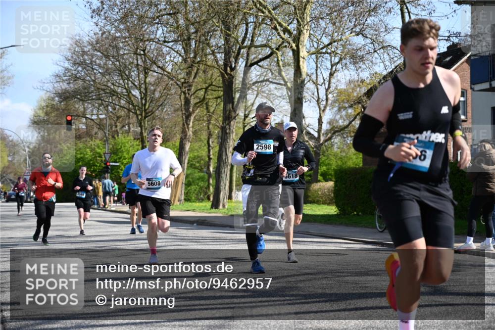 12.04.2026 - 45. Internationalen Wilhelmsburger Insellauf J. Mangold http://msf.ph/oto/9462957 12.04.2026 10:51:13 Ziel 2935, 5823, 2762, 5618, 4756, 2506, 3996, 5608, 2598, 3049, 4263, 5769, 3572, 3572, 4503, 3183, 3567, 2729, 5553, 2837, 4541, 2432 meine-sportfotos.de
