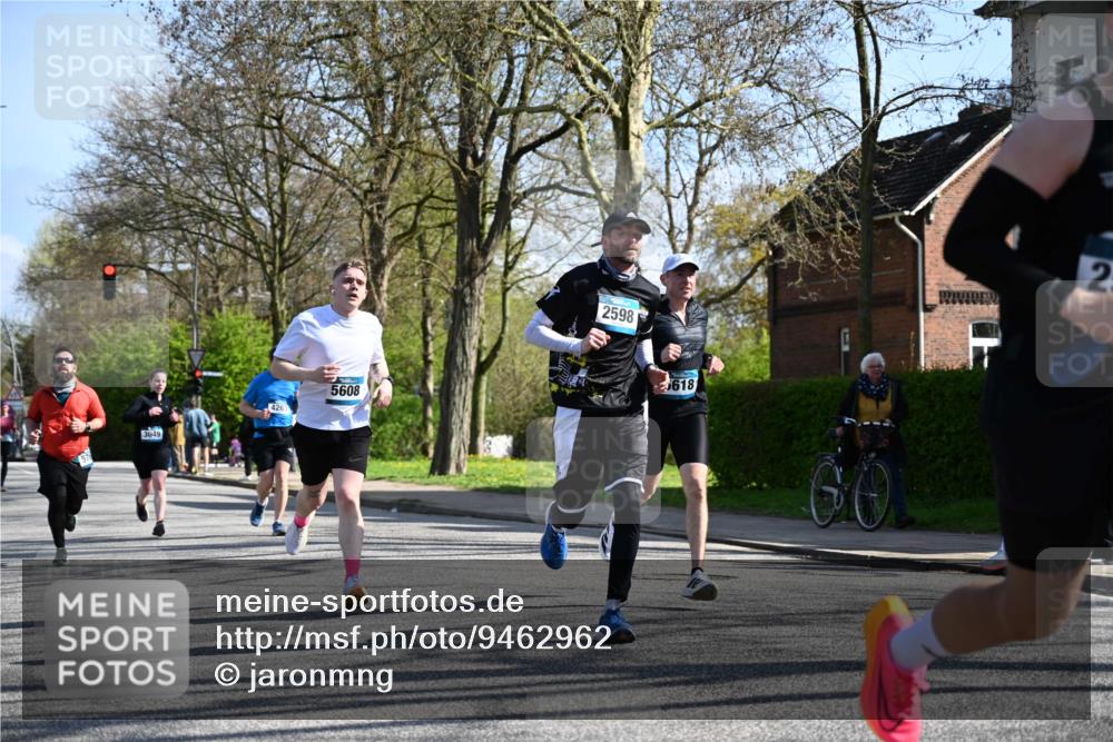 12.04.2026 - 45. Internationalen Wilhelmsburger Insellauf J. Mangold http://msf.ph/oto/9462962 12.04.2026 10:51:13 Ziel 2935, 5823, 2762, 5618, 4756, 2506, 3996, 5608, 2598, 3049, 4263, 5769, 3572, 3572, 4503, 3183, 3567, 2729, 5553, 2837, 4541, 2432 meine-sportfotos.de