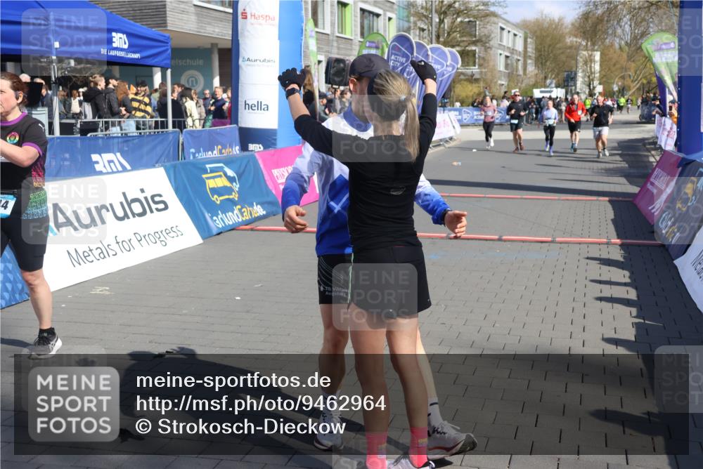 12.04.2026 - 45. Internationalen Wilhelmsburger Insellauf Strokosch-Dieckow http://msf.ph/oto/9462964 12.04.2026 11:12:00 Ziel 4744, 4430, 2644 meine-sportfotos.de