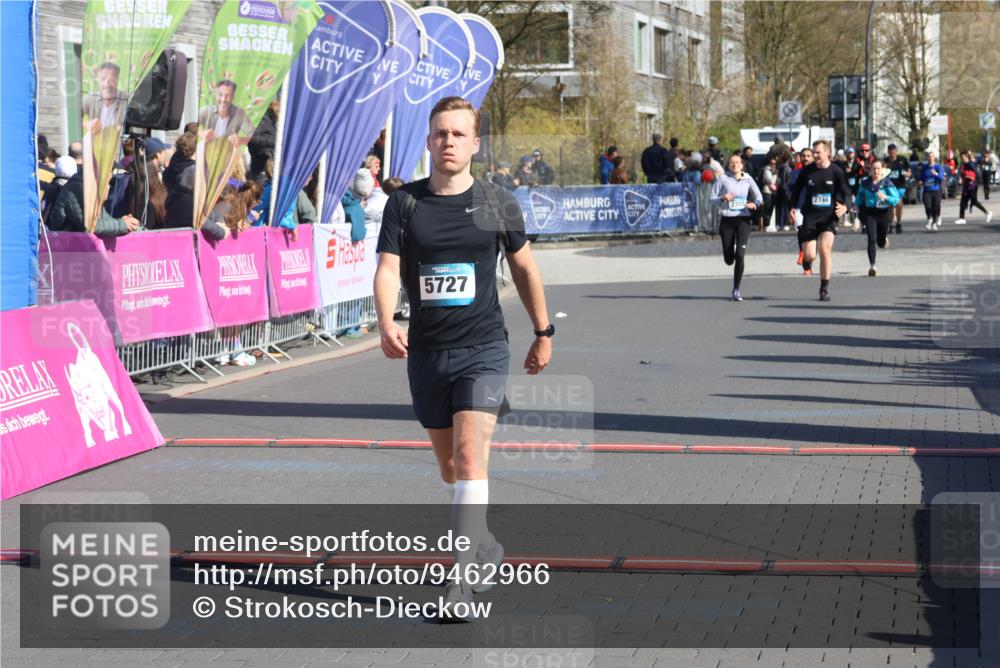 12.04.2026 - 45. Internationalen Wilhelmsburger Insellauf Strokosch-Dieckow http://msf.ph/oto/9462966 12.04.2026 10:53:11 Ziel 5727 meine-sportfotos.de