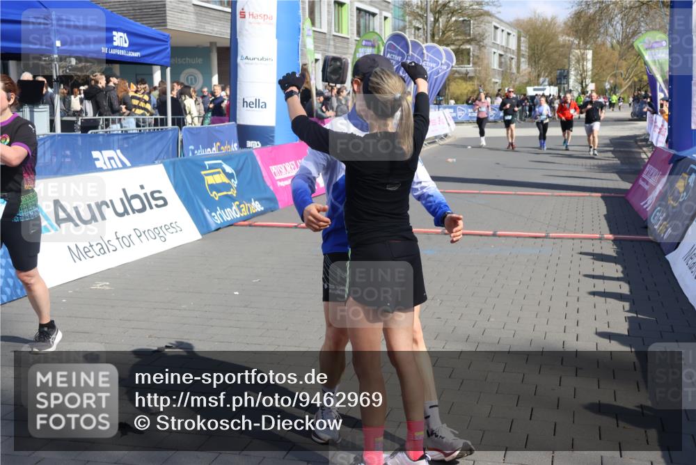 12.04.2026 - 45. Internationalen Wilhelmsburger Insellauf Strokosch-Dieckow http://msf.ph/oto/9462969 12.04.2026 11:12:00 Ziel 4744, 4430, 2644 meine-sportfotos.de