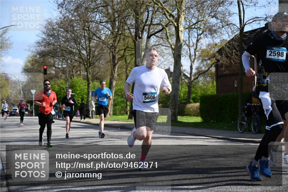 12.04.2026 - 45. Internationalen Wilhelmsburger Insellauf J. Mangold http://msf.ph/oto/9462971 12.04.2026 10:51:14 Ziel 2762, 5618, 4756, 2506, 3996, 5608, 2598, 3049, 4263, 5769, 3572, 4503, 3183, 3567, 2729, 5553, 2837, 4541, 2432 meine-sportfotos.de