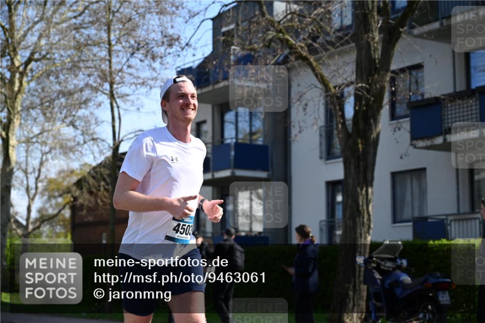 12.04.2026 - 45. Internationalen Wilhelmsburger Insellauf J. Mangold http://msf.ph/oto/9463061 12.04.2026 10:51:30 Ziel 3049, 4263, 5769, 3572, 4503, 3183, 3183, 3567, 2729, 5553, 2837, 4541, 2432, 4414, 5671, 4596, 4024, 5789, 3151, 3674, 3184 meine-sportfotos.de