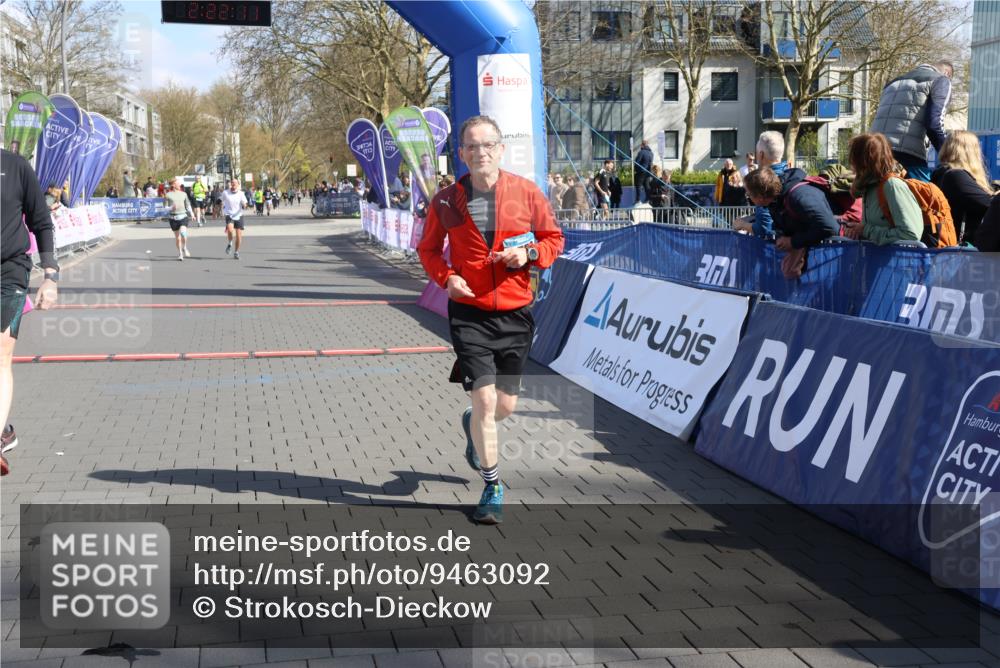 12.04.2026 - 45. Internationalen Wilhelmsburger Insellauf Strokosch-Dieckow http://msf.ph/oto/9463092 12.04.2026 11:12:09 Ziel 3112, 2725, 2770, 3029, 3028 meine-sportfotos.de