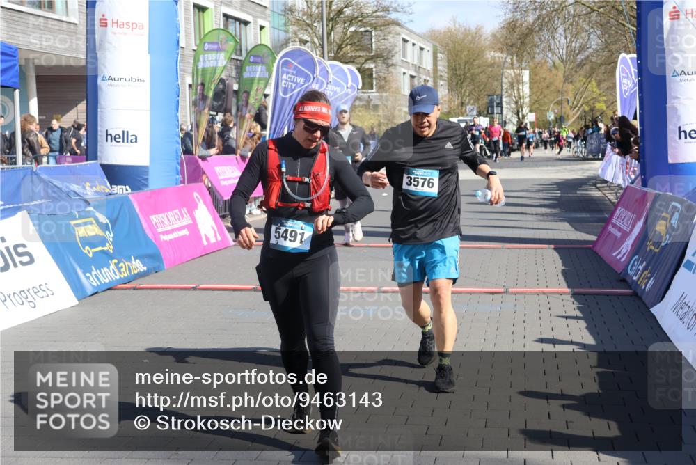 12.04.2026 - 45. Internationalen Wilhelmsburger Insellauf Strokosch-Dieckow http://msf.ph/oto/9463143 12.04.2026 10:53:24 Ziel 5491, 3576, 4457, 2978, 2004 meine-sportfotos.de